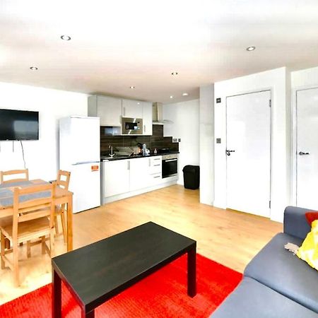 Lovely 2 Bedroom Serviced Penthouse Battersea Park Road London Exterior foto