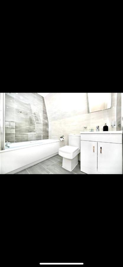 Lovely 2 Bedroom Serviced Penthouse Battersea Park Road London Exterior foto