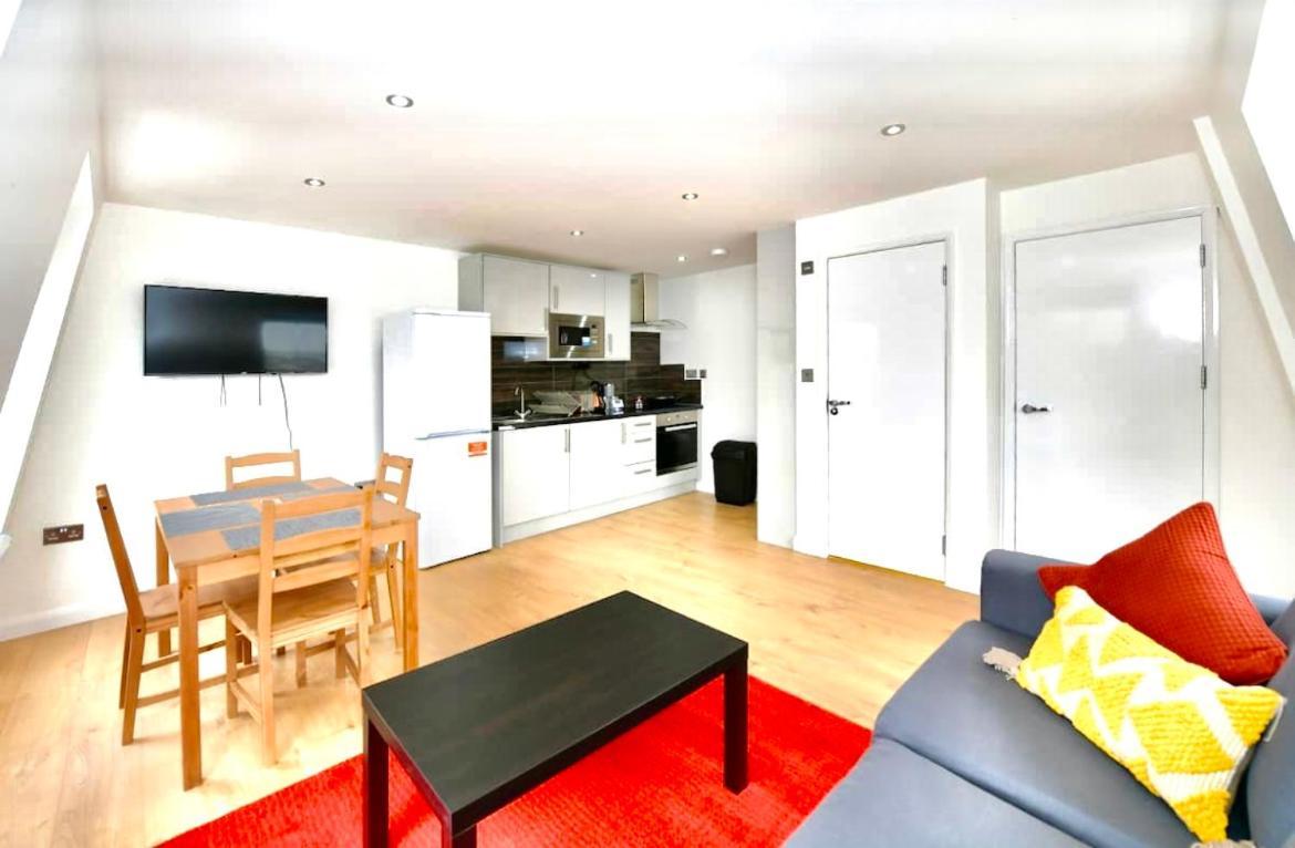 Lovely 2 Bedroom Serviced Penthouse Battersea Park Road London Exterior foto